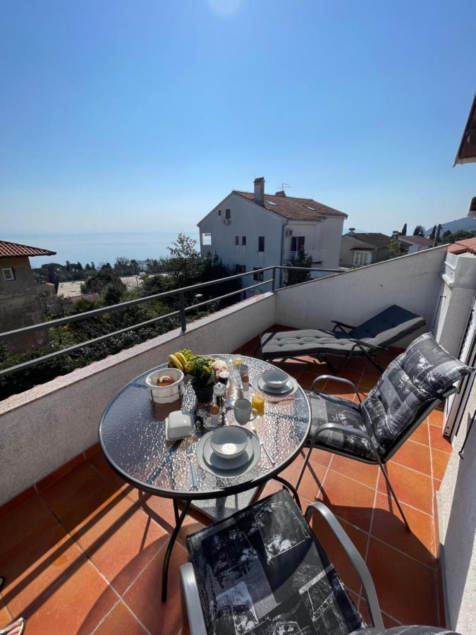 Apartment Lady Daniela Mit Meerblick In Lovran Ngoại thất bức ảnh