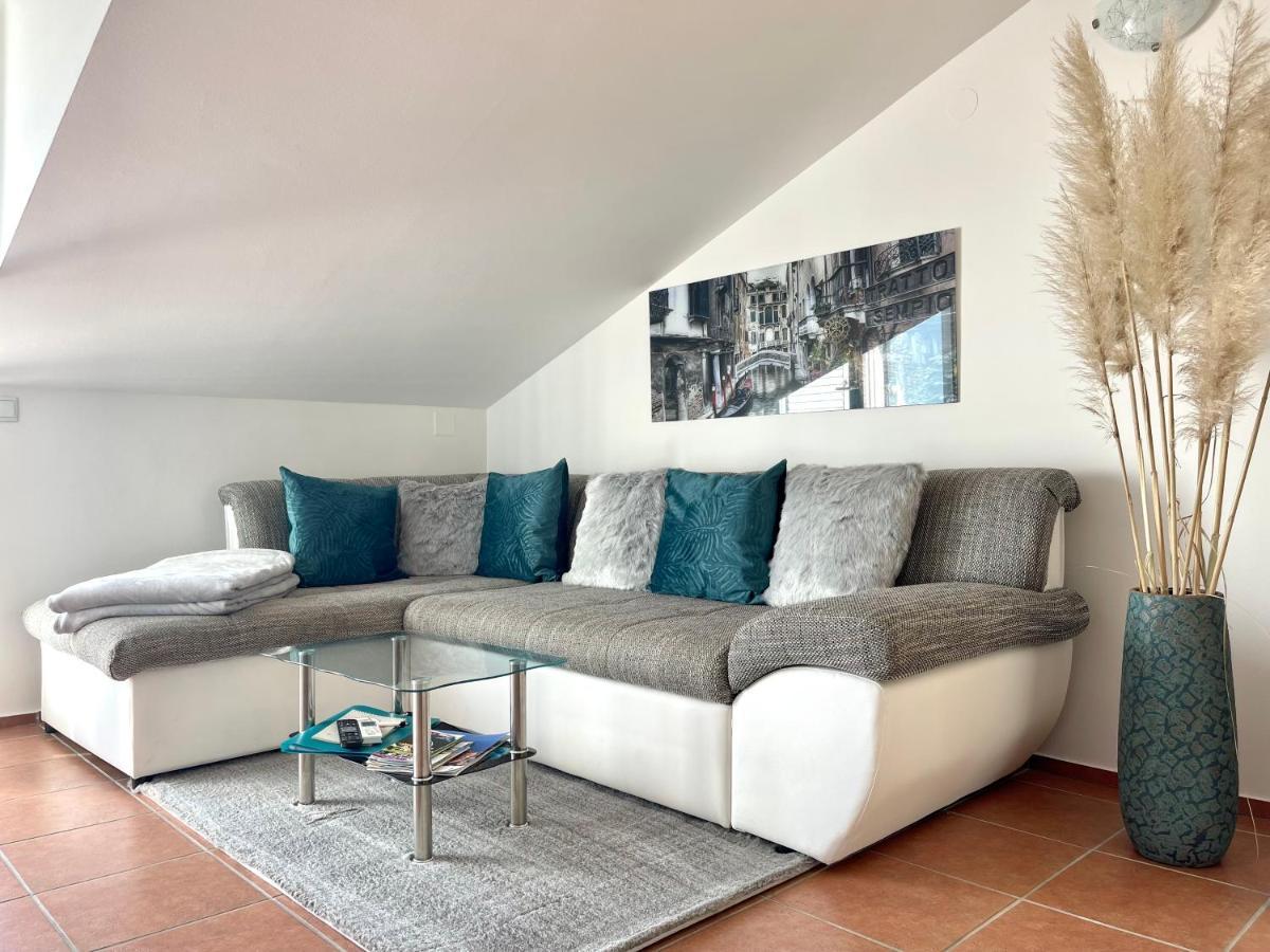 Apartment Lady Daniela Mit Meerblick In Lovran Ngoại thất bức ảnh