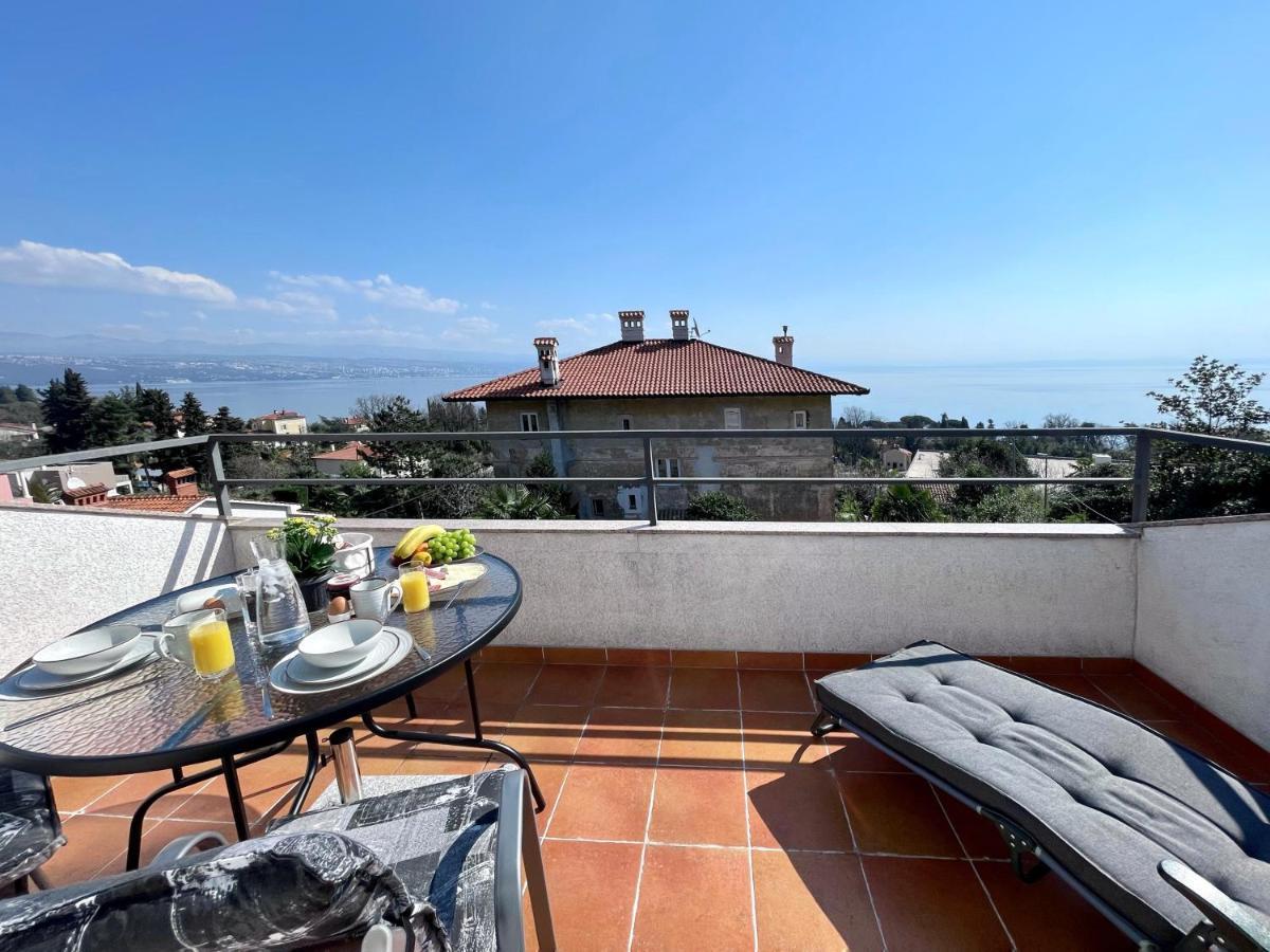 Apartment Lady Daniela Mit Meerblick In Lovran Ngoại thất bức ảnh