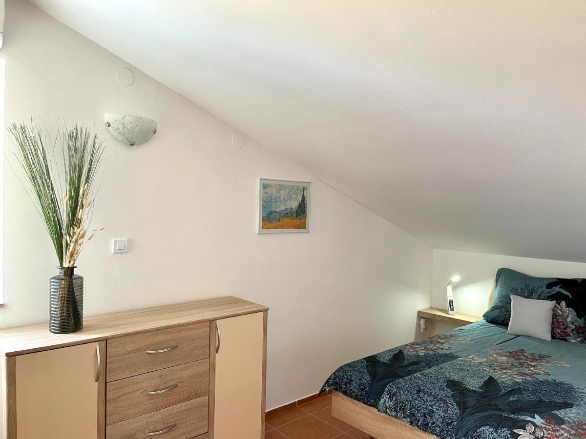 Apartment Lady Daniela Mit Meerblick In Lovran Ngoại thất bức ảnh