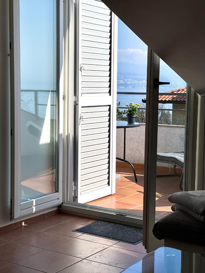 Apartment Lady Daniela Mit Meerblick In Lovran Ngoại thất bức ảnh