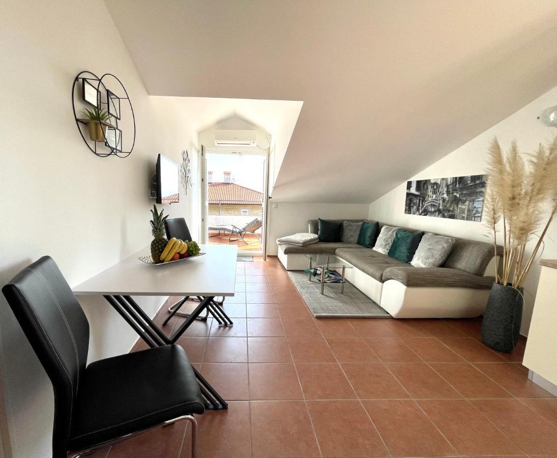 Apartment Lady Daniela Mit Meerblick In Lovran Ngoại thất bức ảnh